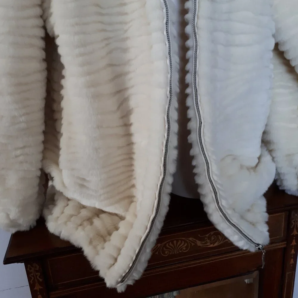 Gorgeous Faux Fur Ivory Jacket by Incognita - Sz. M - Picture 7 of 7